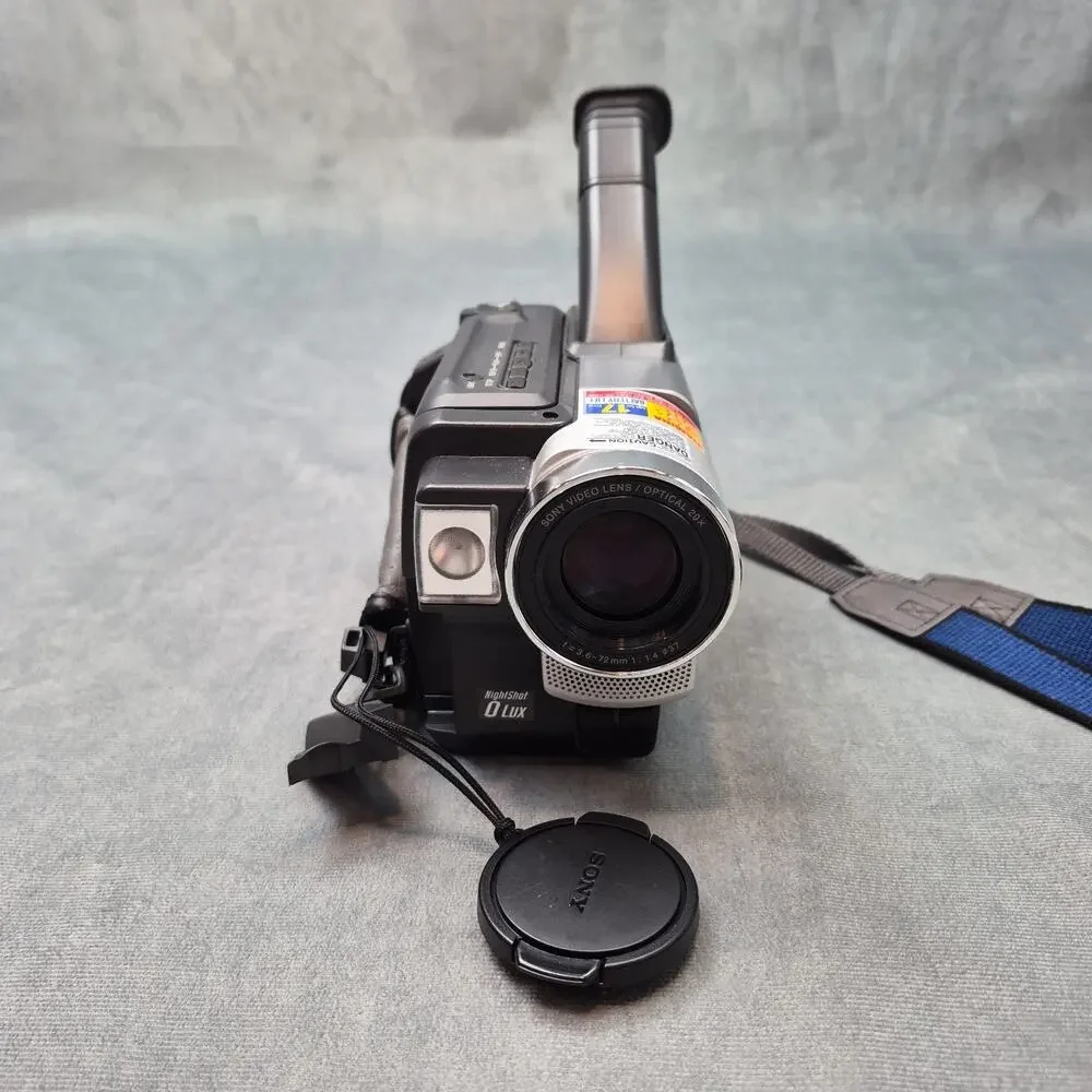 Sony CCD-TRV68 Handycam NTSC Video Hi8 Camcorder w Charger Bundle - Tested